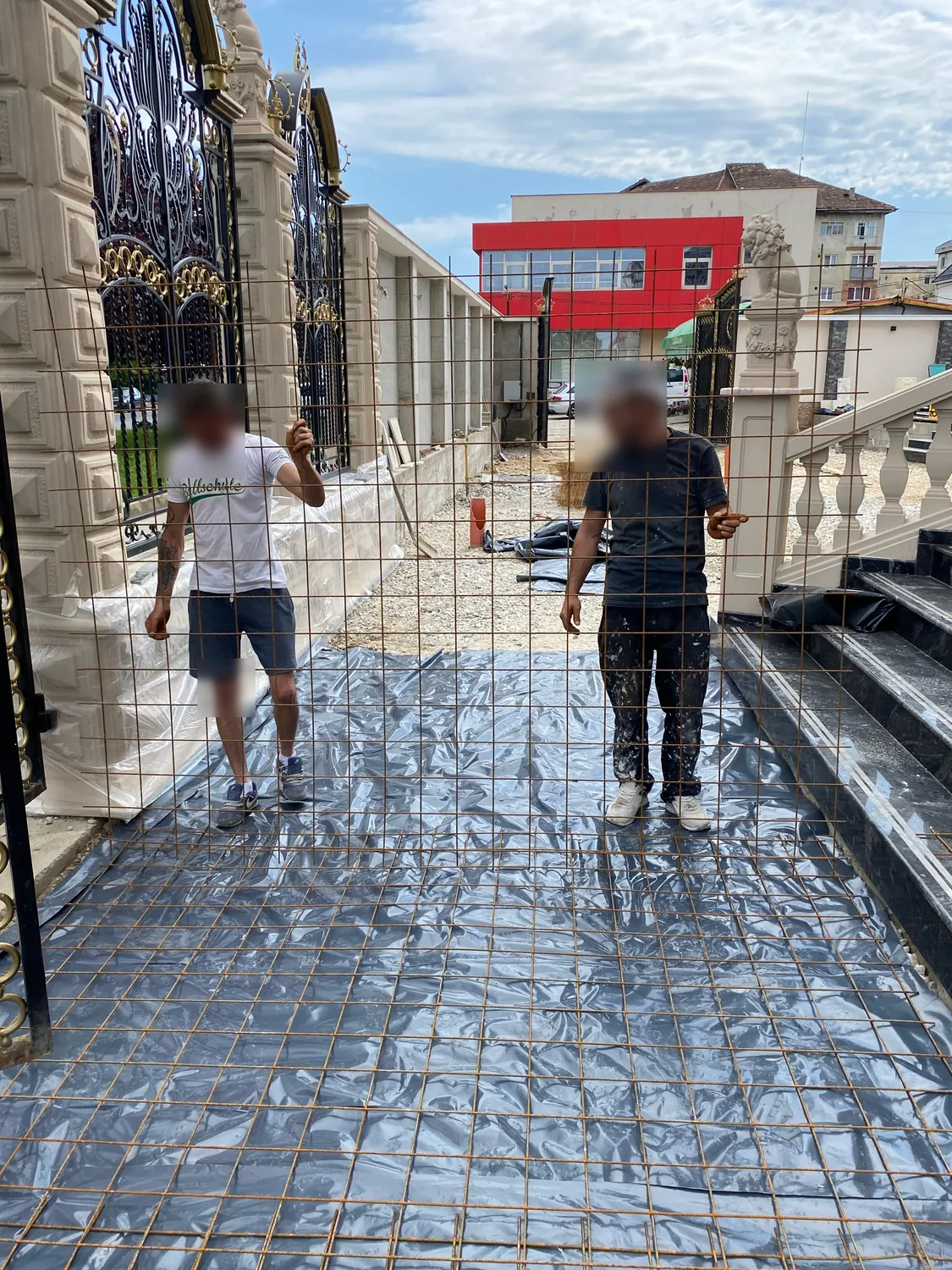 Curte pavată cu piatră naturală în Arad