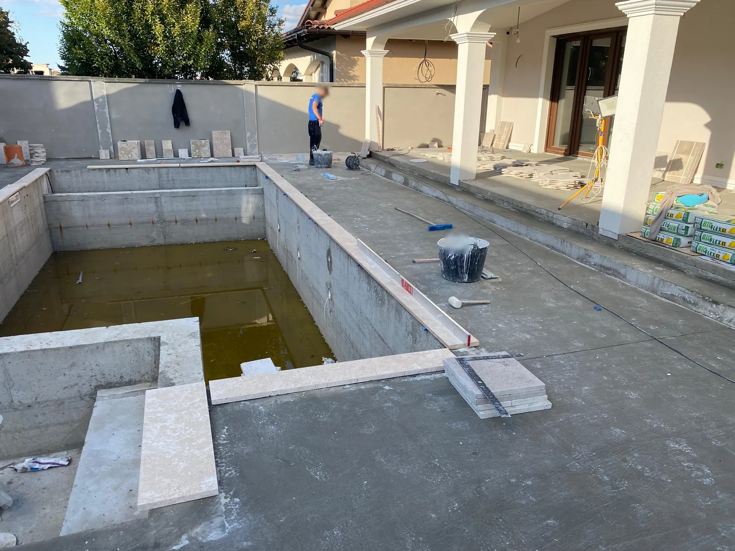 Terasă placată cu travertin în Timișoara